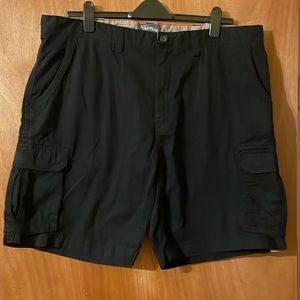 NWT St. John’s Bay 100% cotton, black cargo shorts w/6 pockets  (OLCC)
